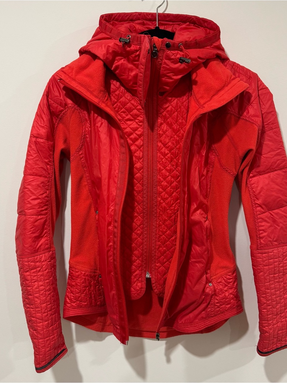 Lululemon long sleeve red jacket top size 4 high neck removable hood w/ zippers